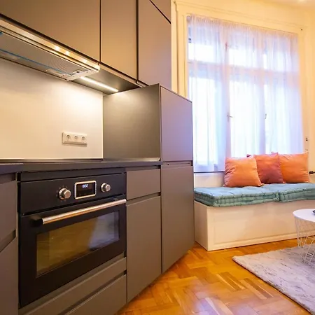 A Noble Retreat Apartment *